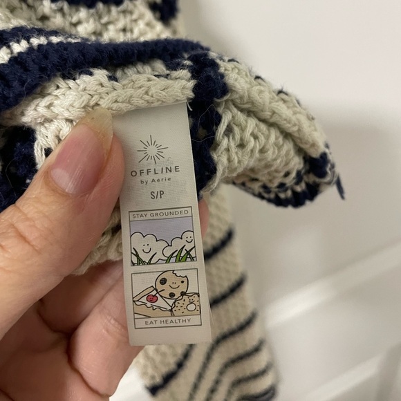 # 209-AERIE- offline cropped crocheted hoodie - Picture 6 of 6